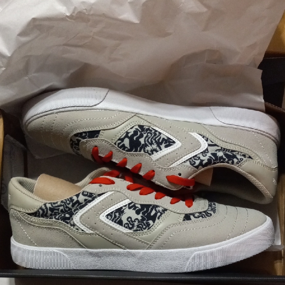 Airwalk Beige and Black Patterned Sneakers